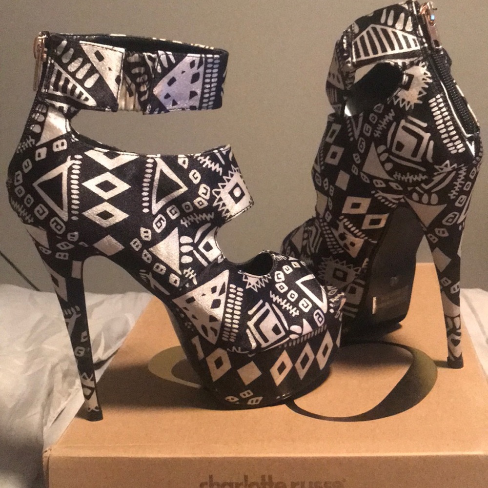 Platform tribal heels